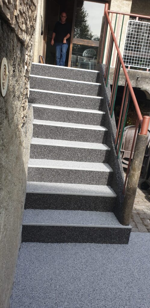 Escalier moquette 2022